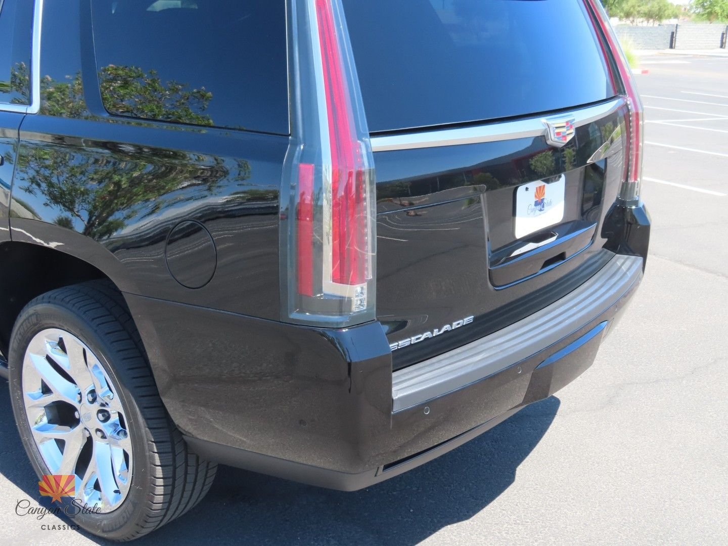 Used 2017 Cadillac Escalade Platinum AWD/4WD image 9
