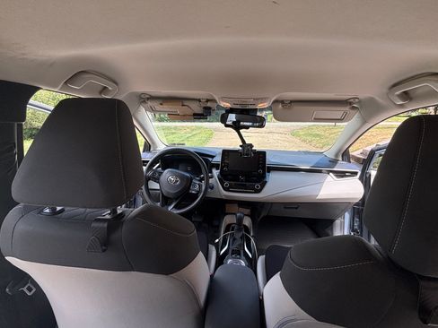 Used 2021 Toyota Corolla LE image 5