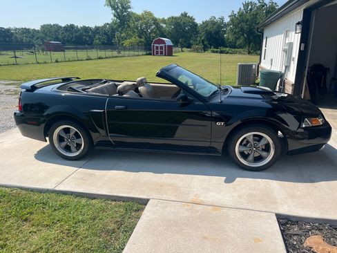Used 2001 Ford Mustang GT RWD image 2
