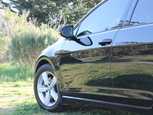 Used 2017 Volkswagen Golf Wolfsburg Edition image 2