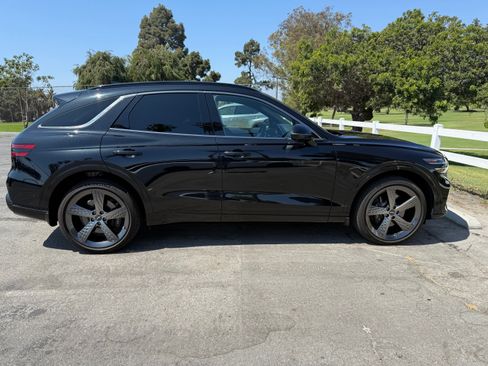 Used 2023 Genesis GV70 2.5T w/ Sport Prestige Package image 4