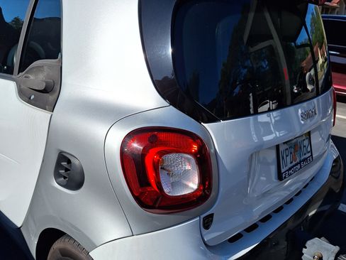 Used 2016 smart fortwo passion image 6