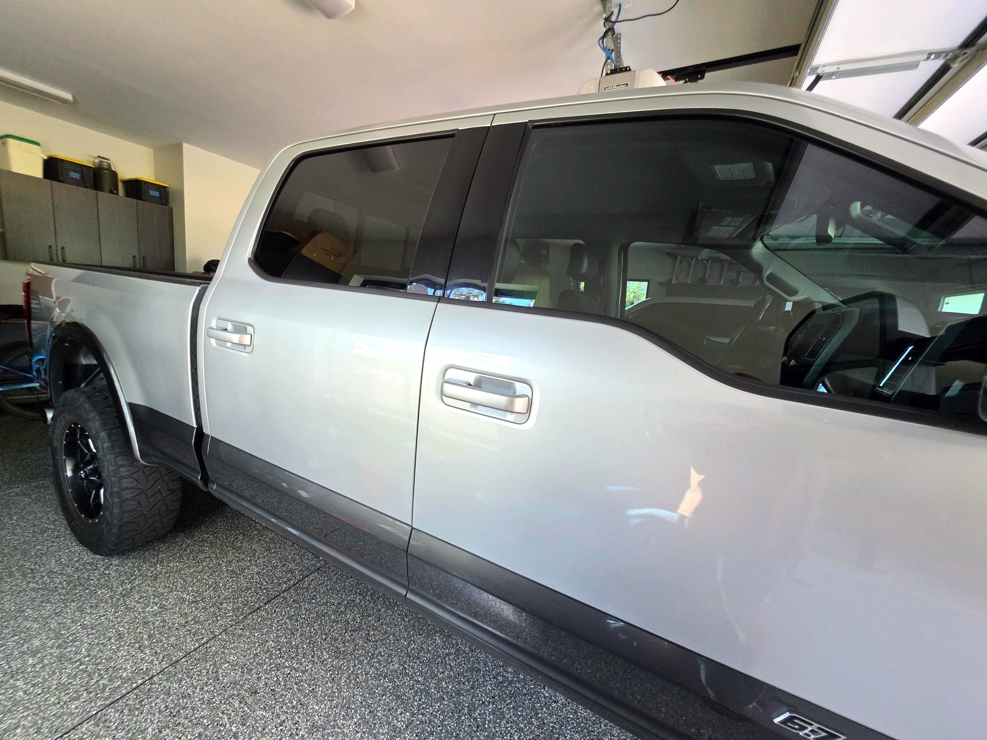 Used 2017 Ford F350 Lariat w/ Lariat Value Package AWD/4WD image 2