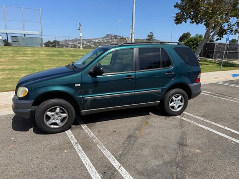 Used 1999 Mercedes-Benz ML 320 4MATIC image 2