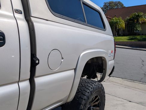 Used 2005 Chevrolet Silverado 2500 LT w/ Heavy-Duty Power Package image 5
