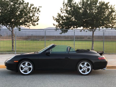 Used 2001 Porsche 911 Cabriolet image 11