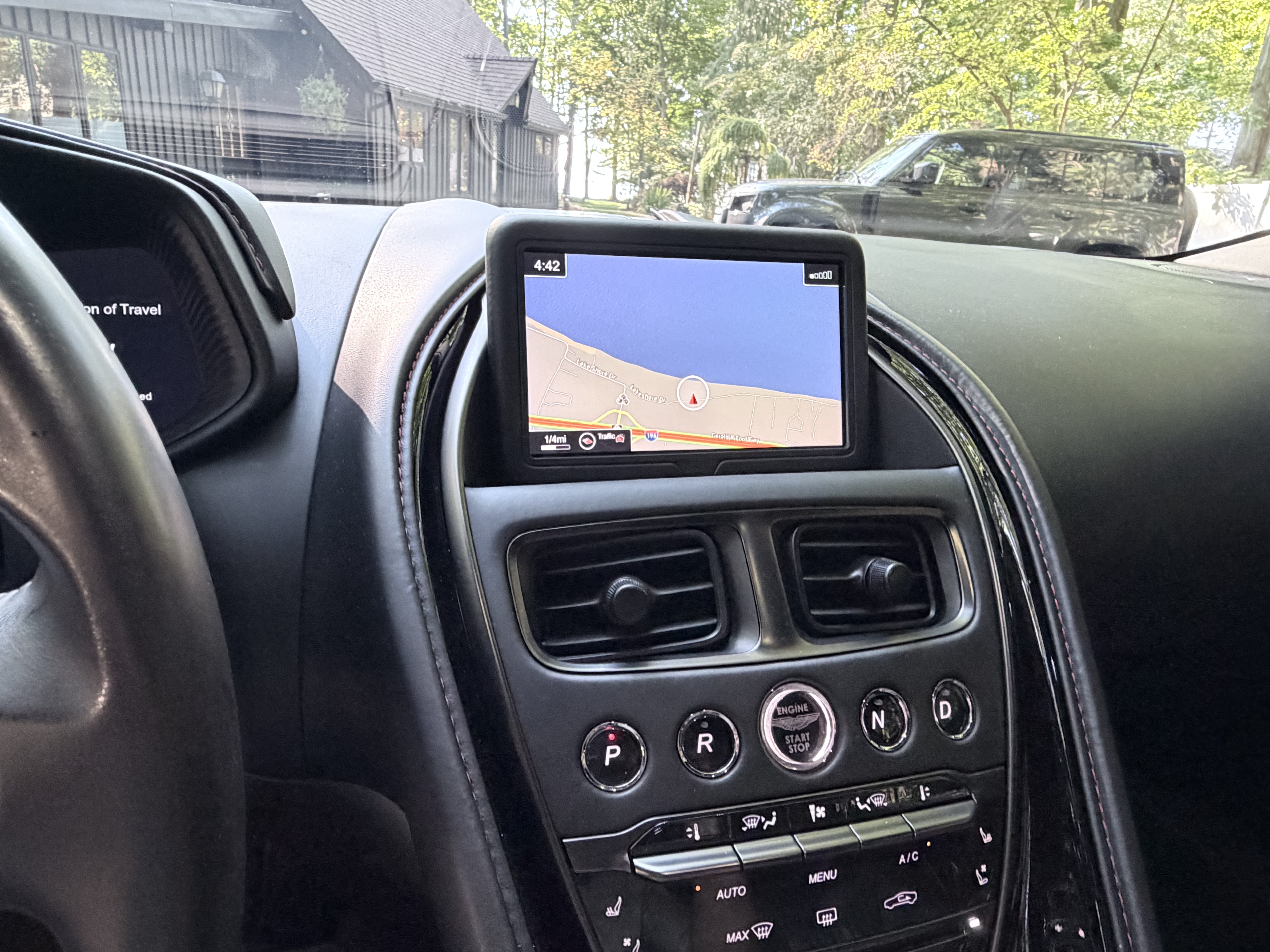 Used 2018 Aston Martin DB11 V12 RWD image 8