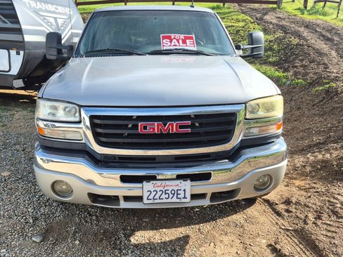 Used 2005 GMC Sierra 2500 SLT w/ Skid Plate Package image 1