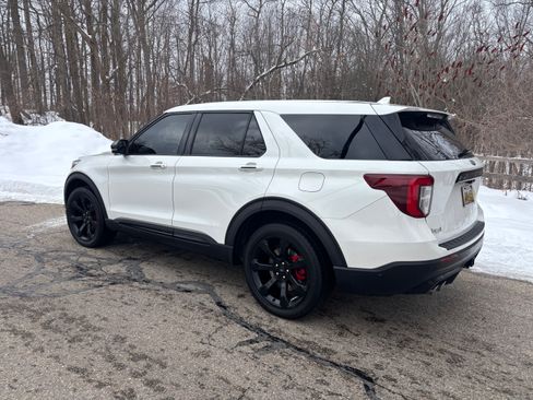 Used 2022 Ford Explorer ST w/ Equipment Group 401A image 5