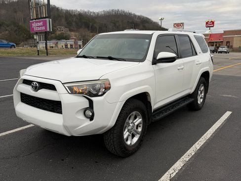 Used 2014 Toyota 4Runner SR5 image 1
