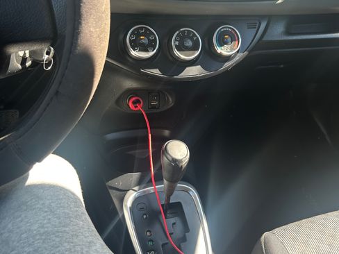 Used 2016 Toyota Yaris L image 8