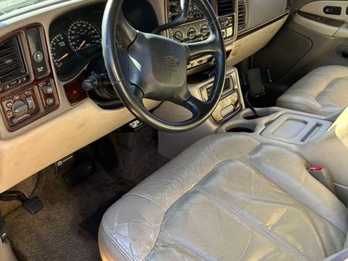 Used 2002 Chevrolet Suburban LT image 32