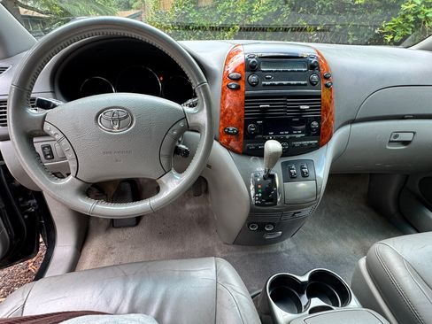 Used 2008 Toyota Sienna XLE FWD image 8