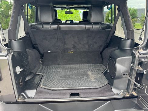 Used 2014 Jeep Wrangler Unlimited Rubicon w/ Connectivity Group AWD/4WD image 9