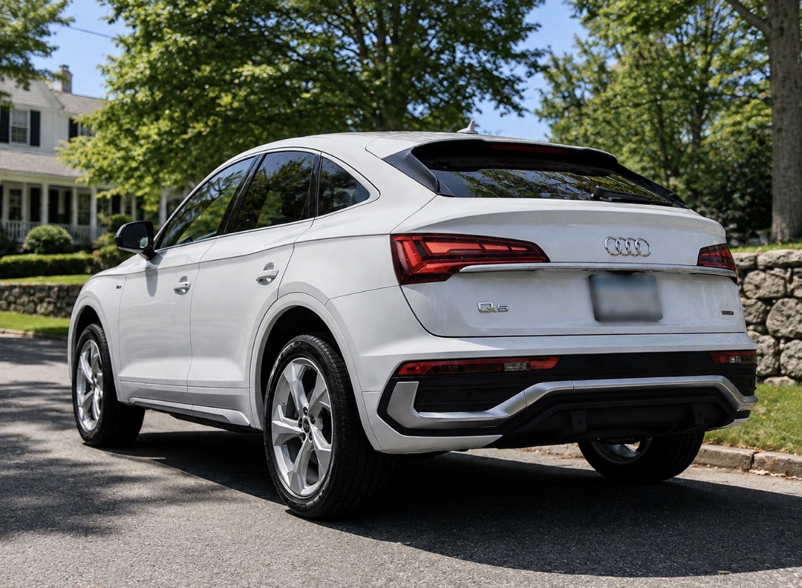 Used 2021 Audi Q5 2.0T Premium Plus w/ Premium Plus Package AWD/4WD image 2