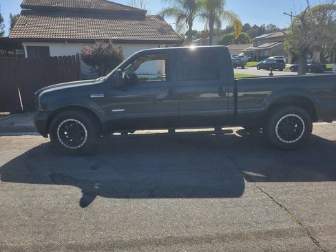 Used 2007 Ford F250 XLT image 2