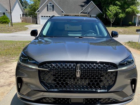 Used 2025 Lincoln Aviator Reserve w/ Equipment Group 201A AWD/4WD image 2