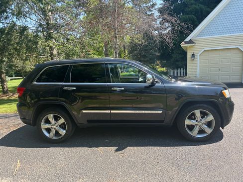 Used 2011 Jeep Grand Cherokee Limited AWD/4WD image 4