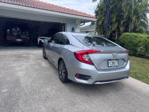 Used 2020 Honda Civic EX image 4