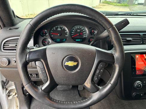 Used 2010 Chevrolet Suburban 2500 LS AWD/4WD image 17