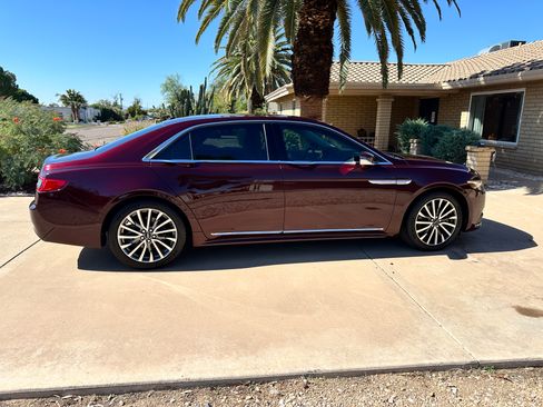 Used 2017 Lincoln Continental Select image 5
