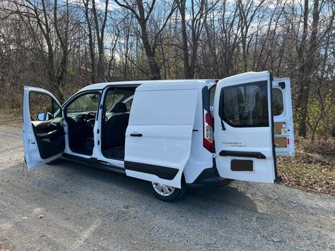 Used 2017 Ford Transit Connect XLT image 4