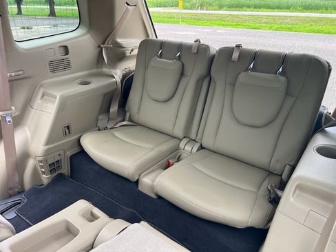 Used 2012 Toyota Highlander FWD w/ Tech Pkg image 28