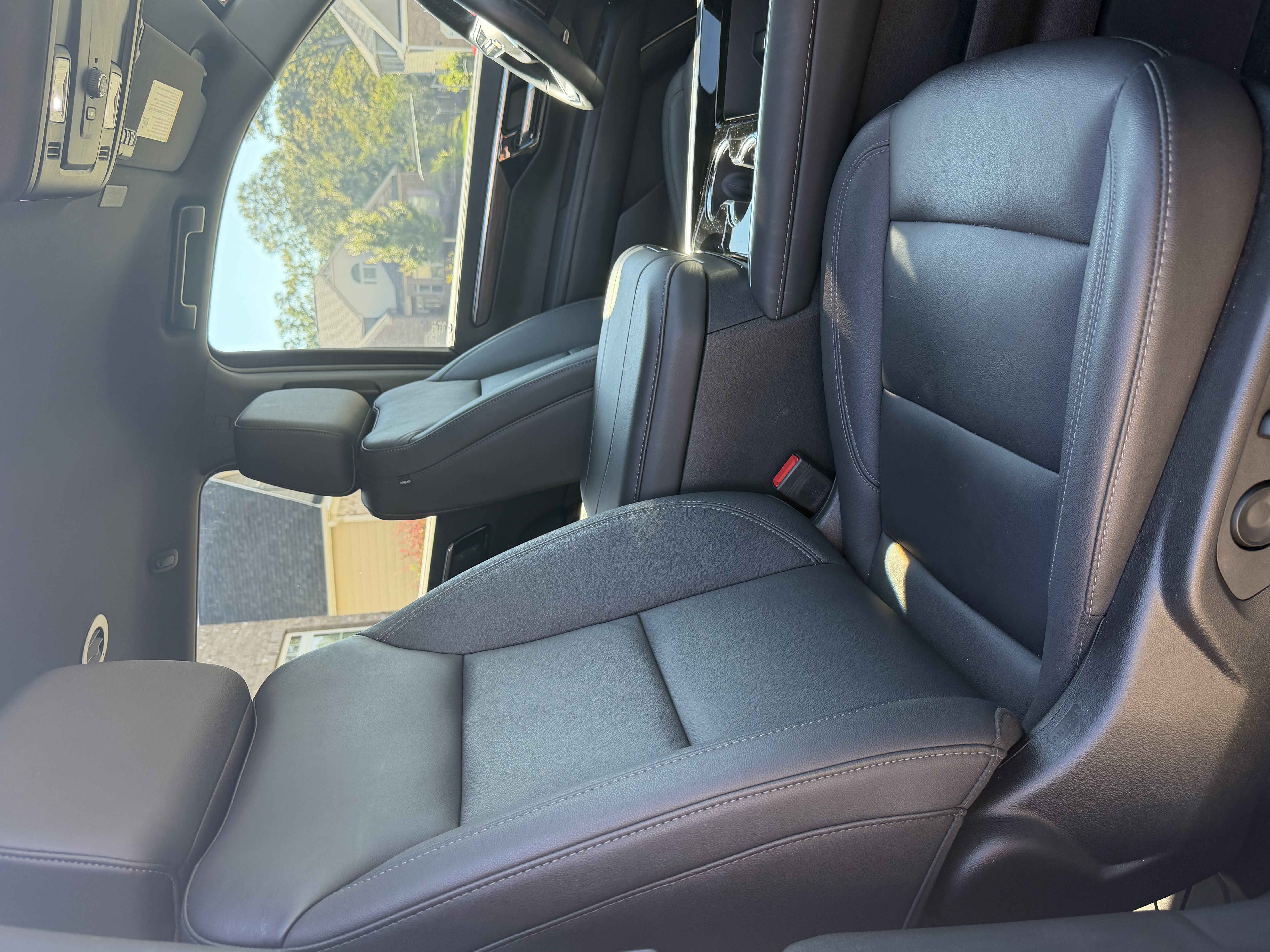 Used 2025 Chevrolet Suburban LT AWD/4WD image 19