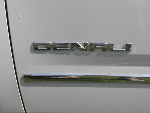 Used 2020 GMC Yukon Denali w/ Denali Ultimate Package image 11