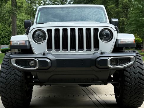 Used 2018 Jeep Wrangler Unlimited Sahara w/ Uconnect 4C Nav & Sound Group image 2