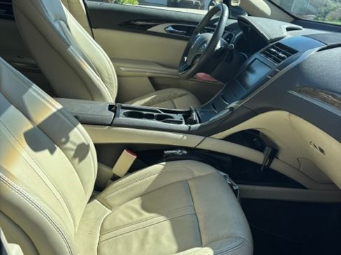 Used 2013 Lincoln MKZ FWD image 6
