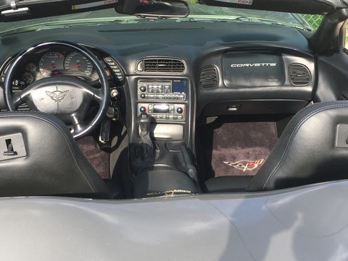 Used 1998 Chevrolet Corvette Convertible w/ Memory Pkg image 9