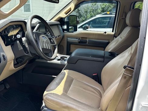 Used 2016 Ford F250 Lariat w/ Lariat Ultimate Package AWD/4WD image 6