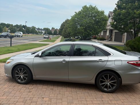 Used 2017 Toyota Camry XSE FWD image 2