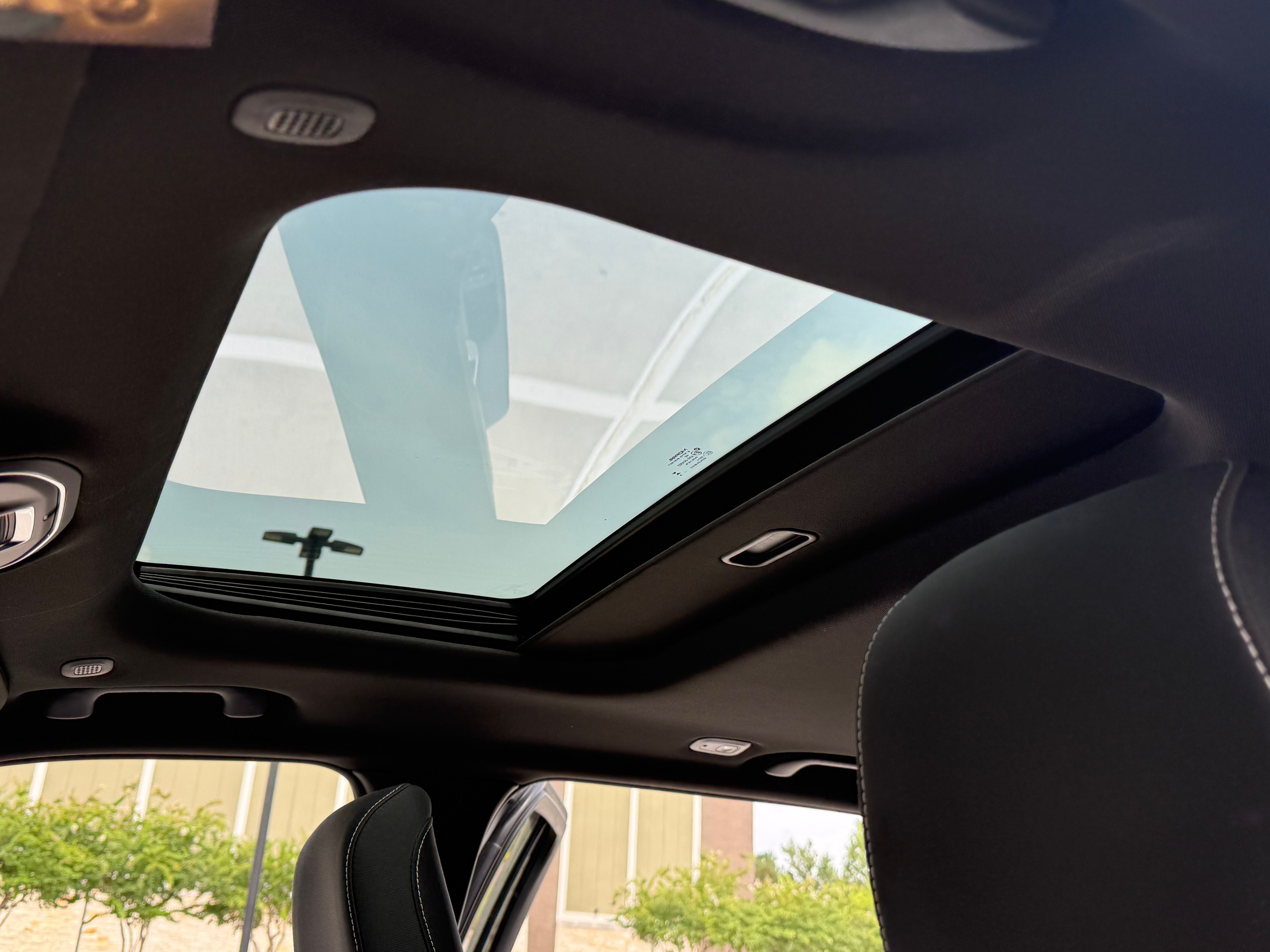 Used 2025 Jeep Grand Cherokee Laredo X RWD image 16