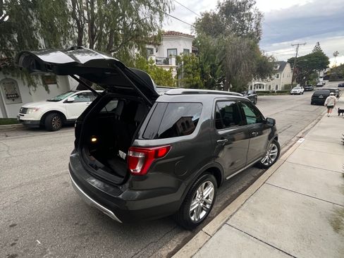 Used 2017 Ford Explorer XLT w/ Equipment Group 202A image 16