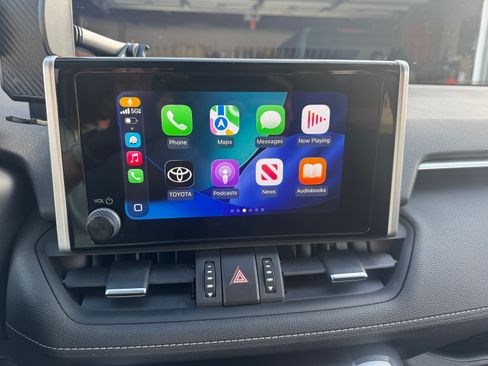 Used 2023 Toyota RAV4 XLE Premium image 9