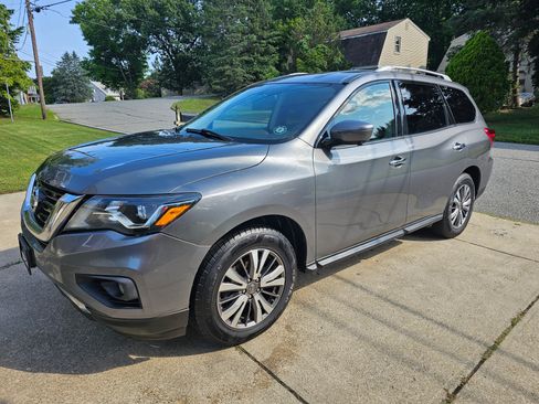 Used 2018 Nissan Pathfinder SL AWD/4WD image 1
