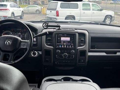 Used 2018 RAM 3500 Tradesman image 12