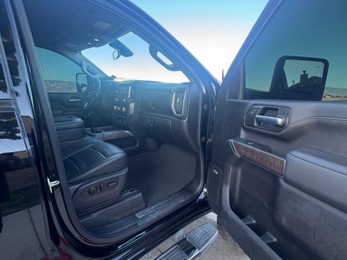 Used 2022 GMC Sierra 3500 Denali image 17