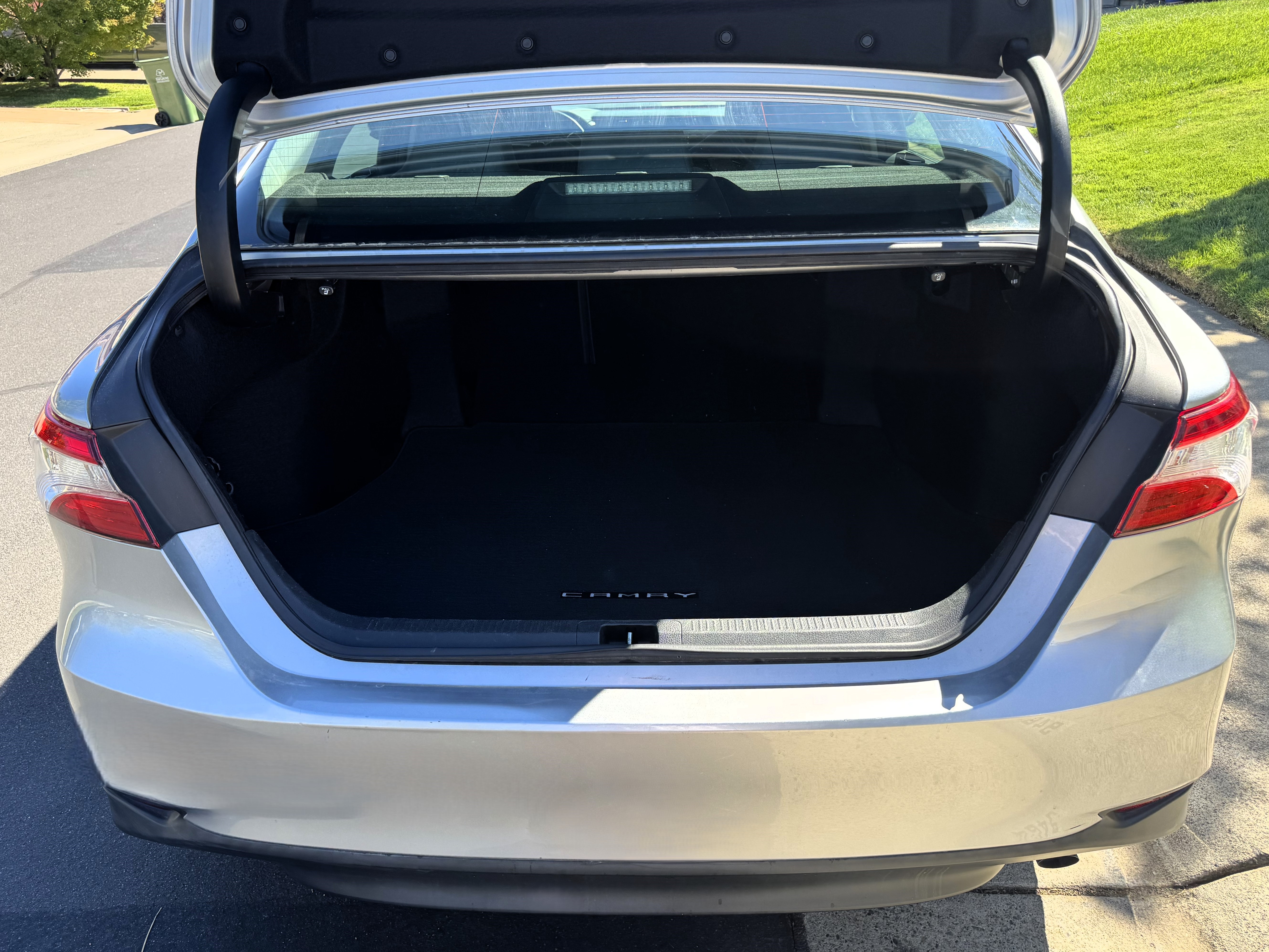 Used 2018 Toyota Camry LE FWD image 14
