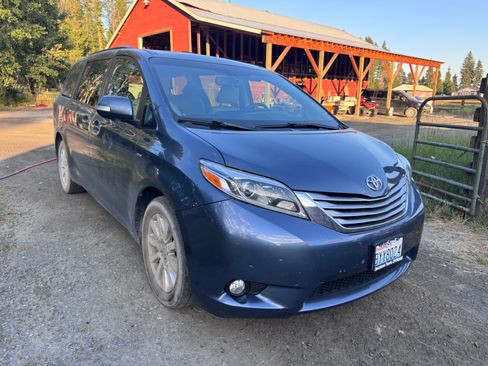 Used 2017 Toyota Sienna Limited Premium AWD/4WD image 16