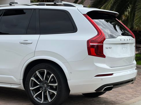 Used 2018 Volvo XC90 T6 Momentum w/ Convenience Package AWD/4WD image 4
