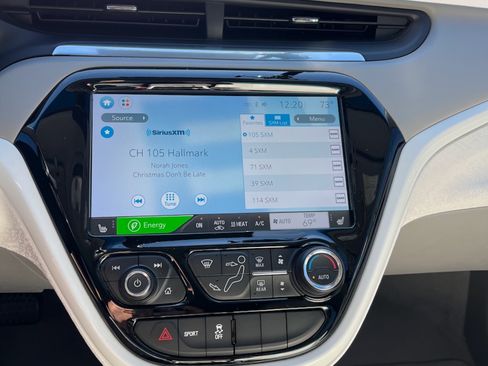 Used 2019 Chevrolet Bolt Premier w/ Infotainment Package image 11