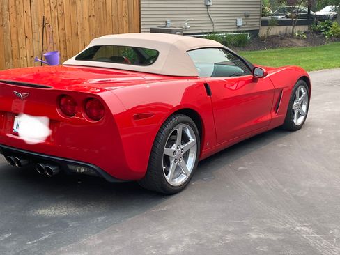 Used 2006 Chevrolet Corvette Convertible w/ Preferred Equipment Group RWD image 9