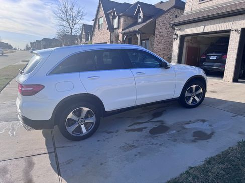 Used 2018 Mercedes-Benz GLC 300 image 2