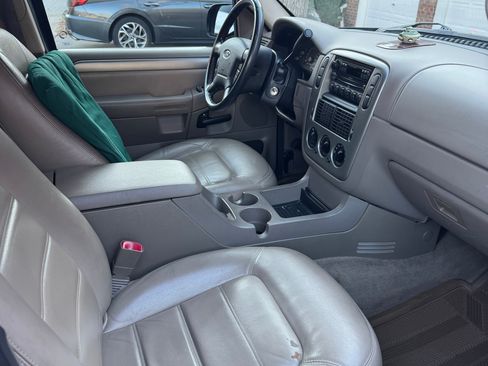 Used 2004 Ford Explorer Sport XLT image 8