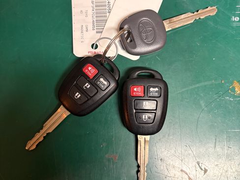 Used 2012 Toyota Camry SE FWD image 17