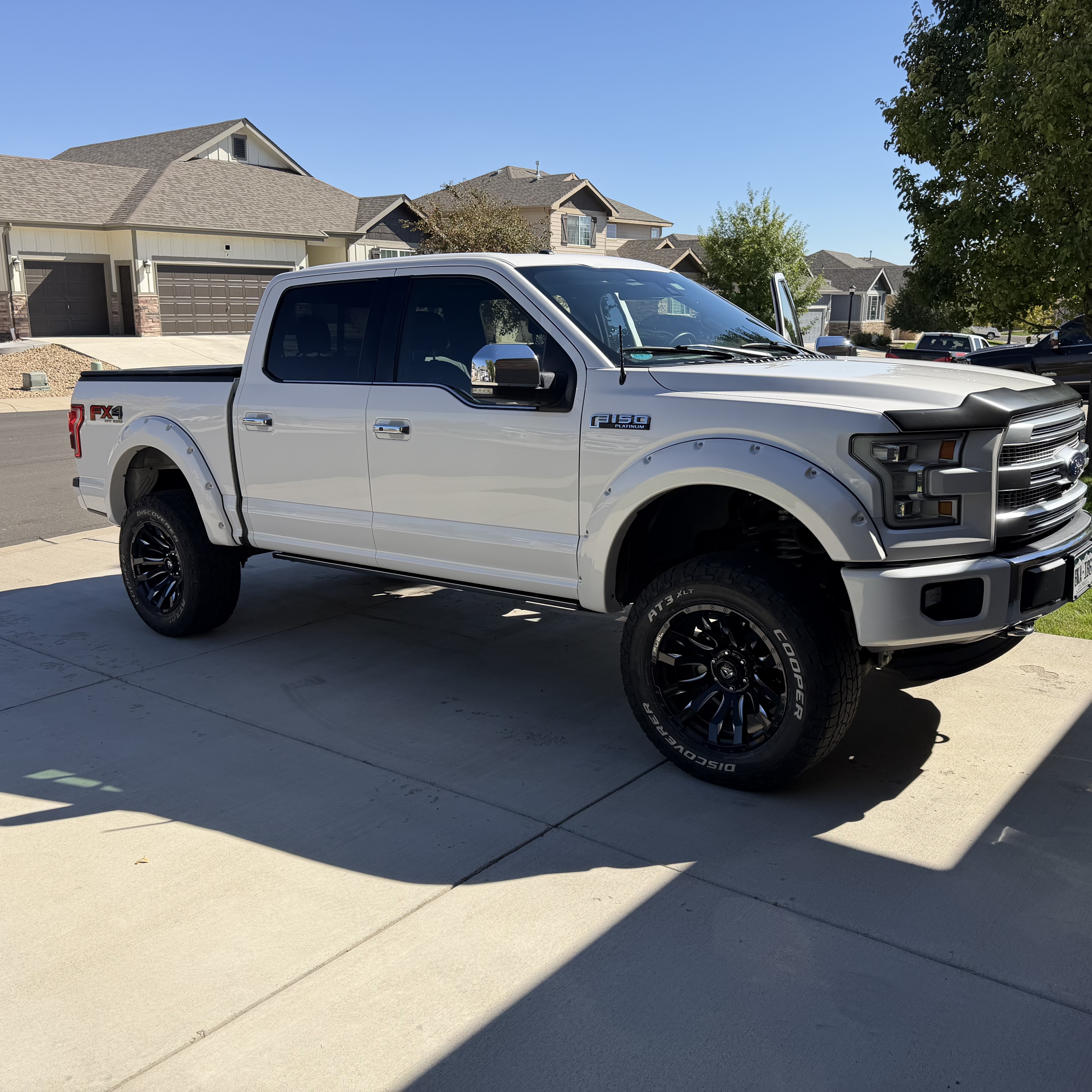 Used 2015 Ford F150 Platinum w/ Equipment Group 701A Luxury AWD/4WD image 5