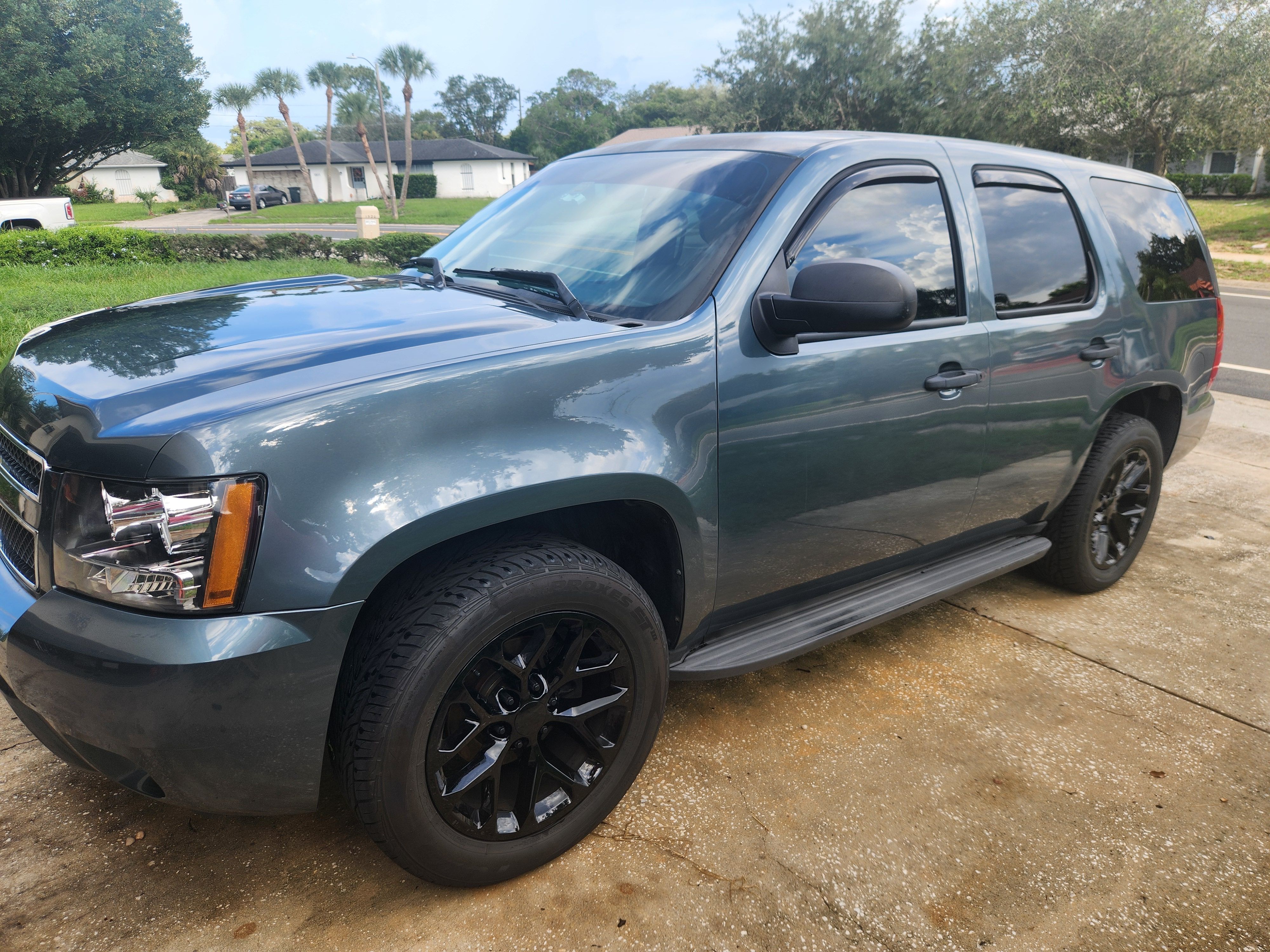 Used 2010 Chevrolet Tahoe LS w/ Interior Plus Package RWD image 17